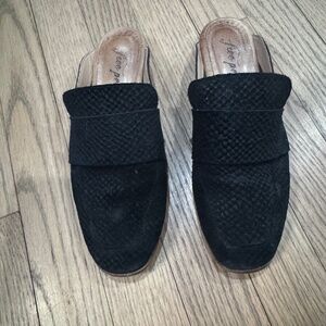 Free People black Mules